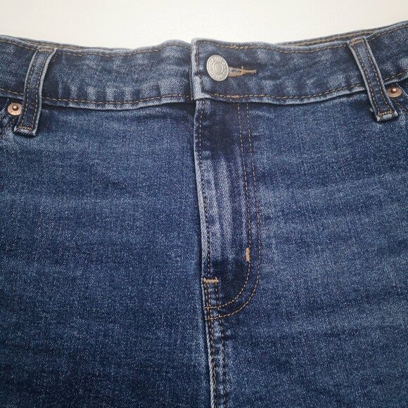 Denizen from Levi's Ladies Size 33 Mid Rise Medium Wash Jean Shorts - Picture 9 of 13